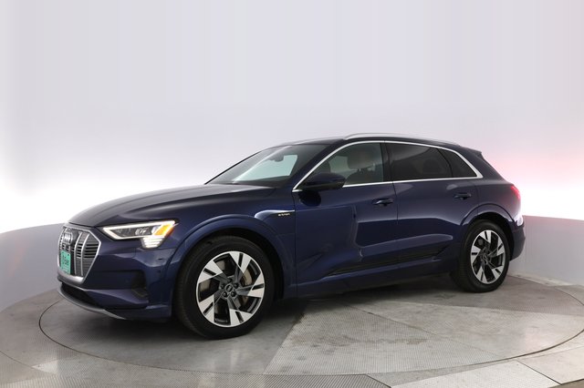 2022 Audi e-tron — photo 14 of 22