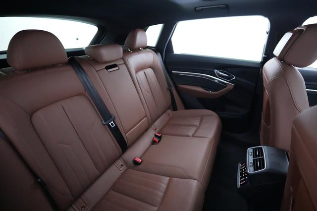 2022 Audi e-tron — photo 4 of 22