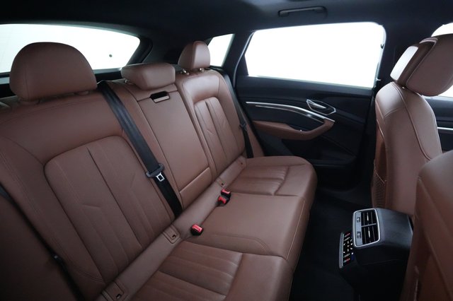 2022 Audi e-tron — photo 4 of 22