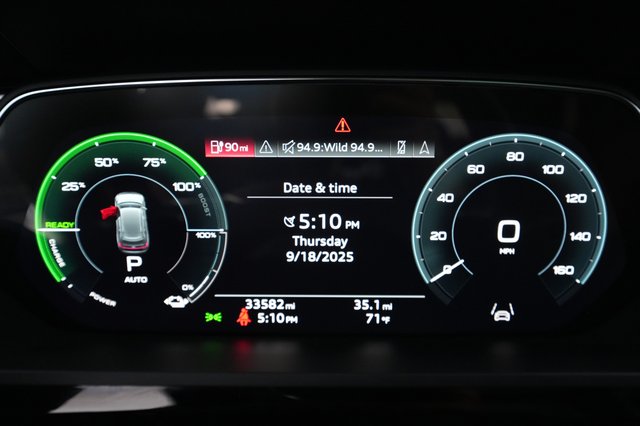 2022 Audi e-tron — photo 5 of 22