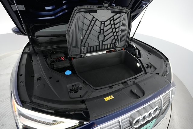 2022 Audi e-tron — photo 20 of 22