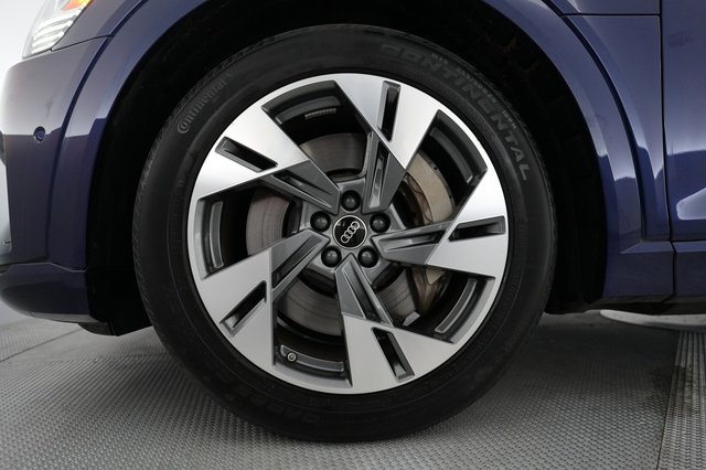 2022 Audi e-tron — photo 15 of 22
