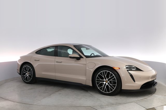 2022 Porsche Taycan — photo 11 of 22
