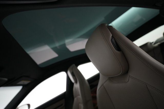2022 Porsche Taycan — photo 20 of 22