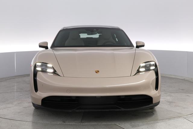 2022 Porsche Taycan — photo 9 of 22