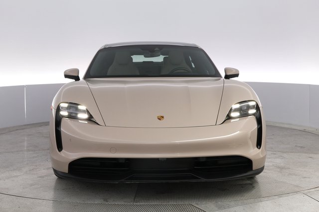 2022 Porsche Taycan — photo 9 of 22