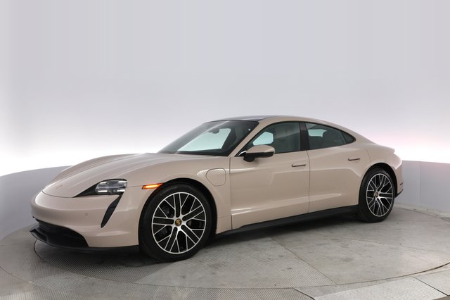 2022 Porsche Taycan — photo 14 of 22