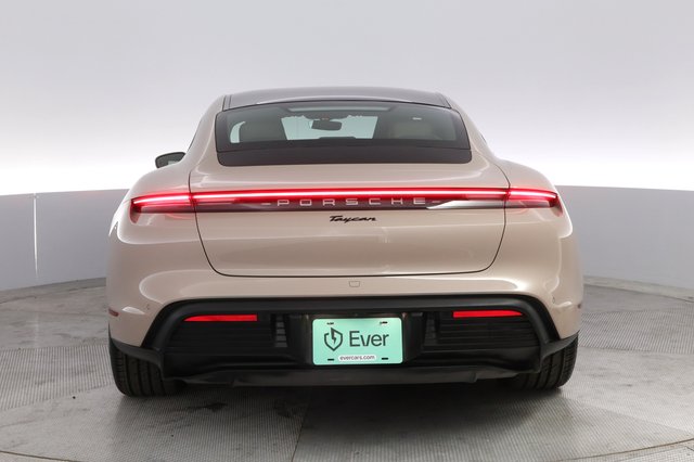 2022 Porsche Taycan — photo 12 of 22