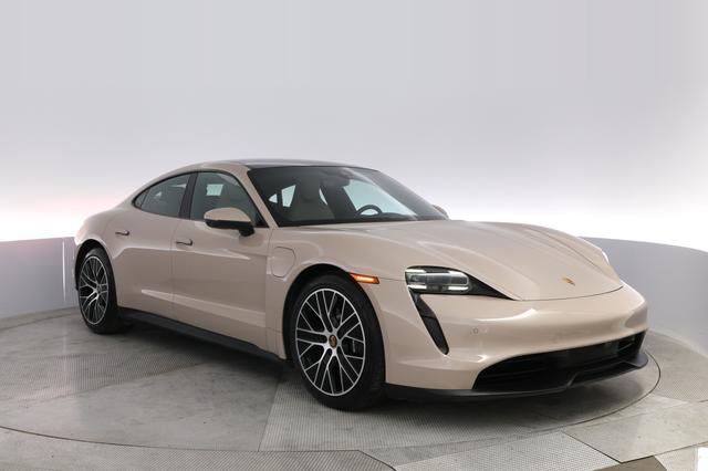 2022 Porsche Taycan — photo 10 of 22