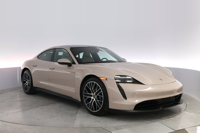 2022 Porsche Taycan — photo 10 of 22