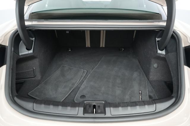 2022 Porsche Taycan — photo 6 of 22