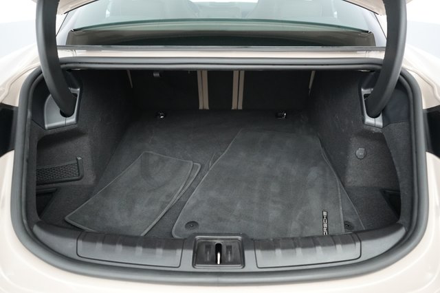 2022 Porsche Taycan — photo 6 of 22