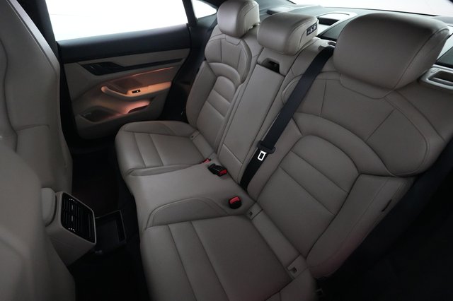 2022 Porsche Taycan — photo 18 of 22