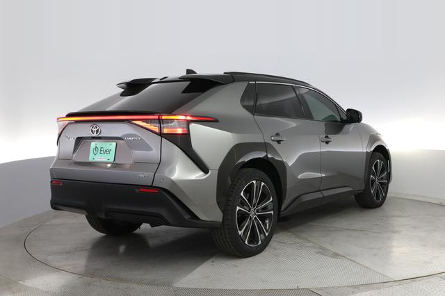 2023 Toyota bZ4X — photo 2 of 21