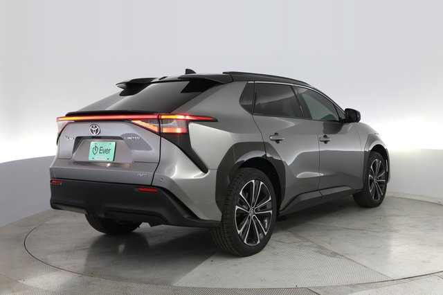 2023 Toyota bZ4X — photo 2 of 21
