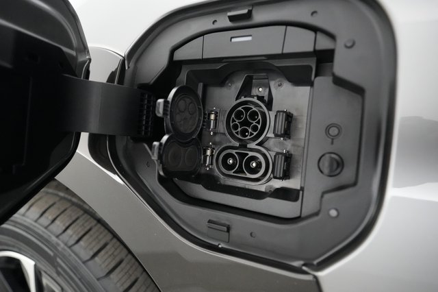 2023 Toyota bZ4X — photo 8 of 21
