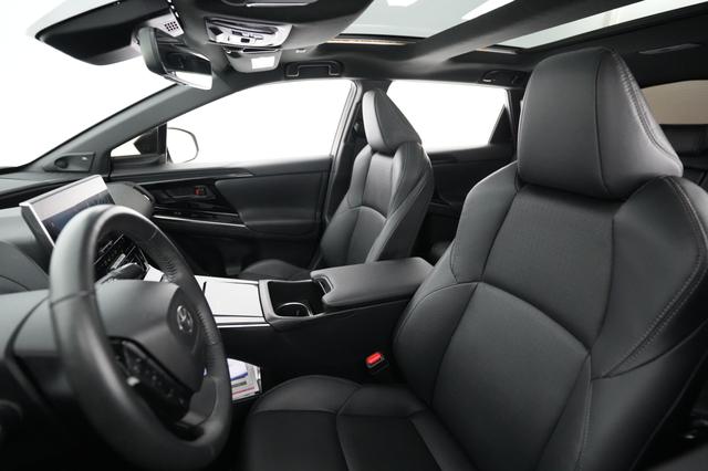 2023 Toyota bZ4X — photo 3 of 21