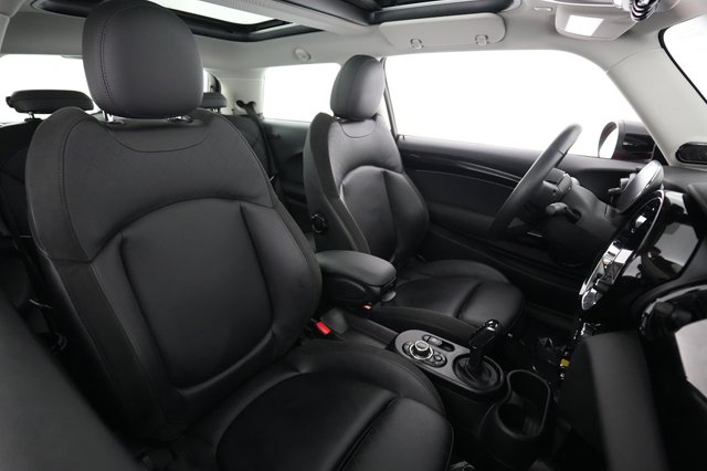 2023 MINI Hardtop — photo 18 of 20