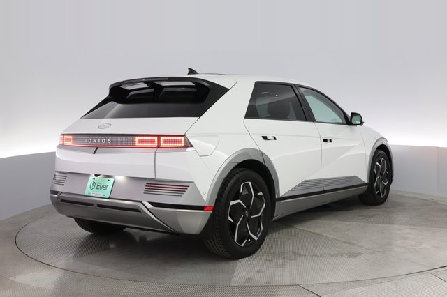 2024 Hyundai IONIQ 5 — photo 2 of 21