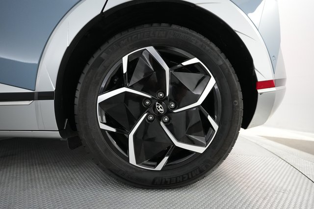 2024 Hyundai IONIQ 5 — photo 16 of 22
