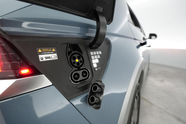 2024 Hyundai IONIQ 5 — photo 8 of 22