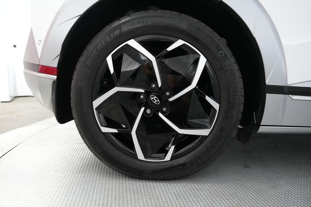 2024 Hyundai IONIQ 5 — photo 7 of 21