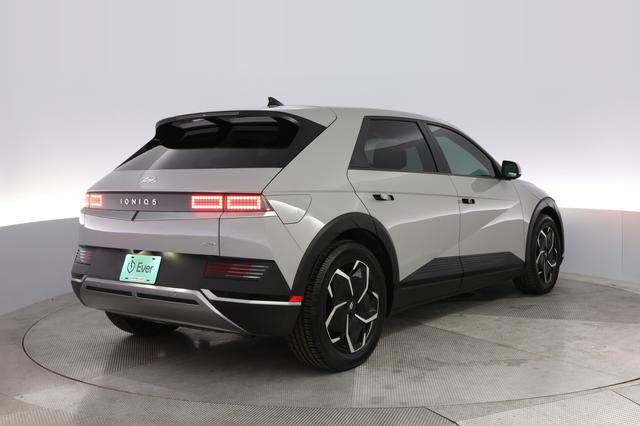 2023 Hyundai IONIQ 5 — photo 2 of 19