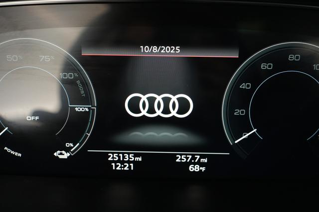 2023 Audi e-tron — photo 5 of 20