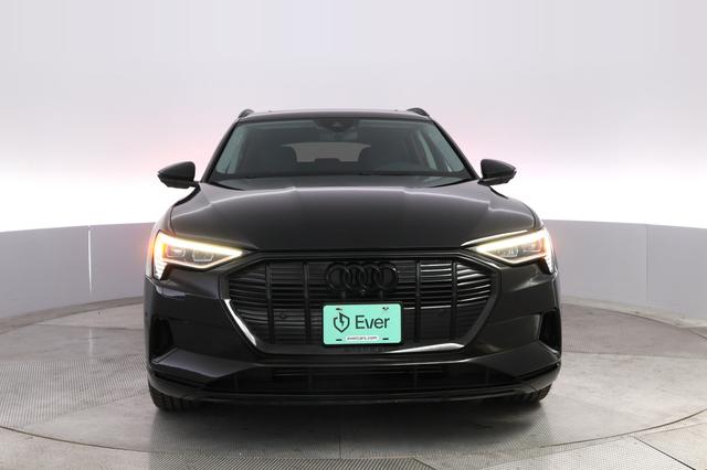 2023 Audi e-tron — photo 9 of 20