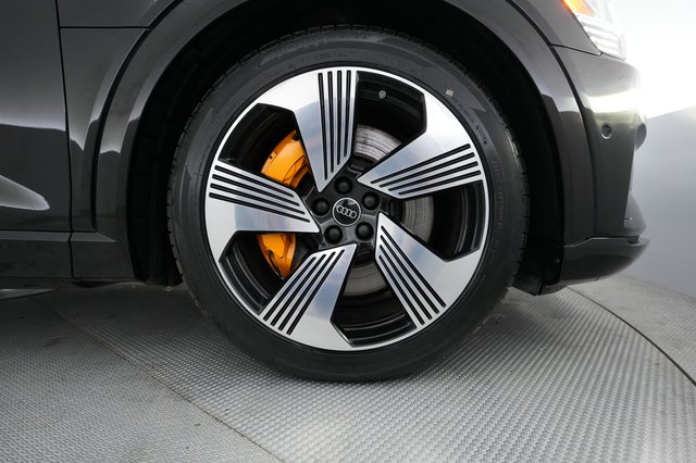 2023 Audi e-tron — photo 16 of 20