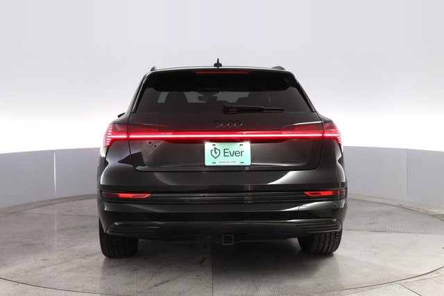 2023 Audi e-tron — photo 12 of 20