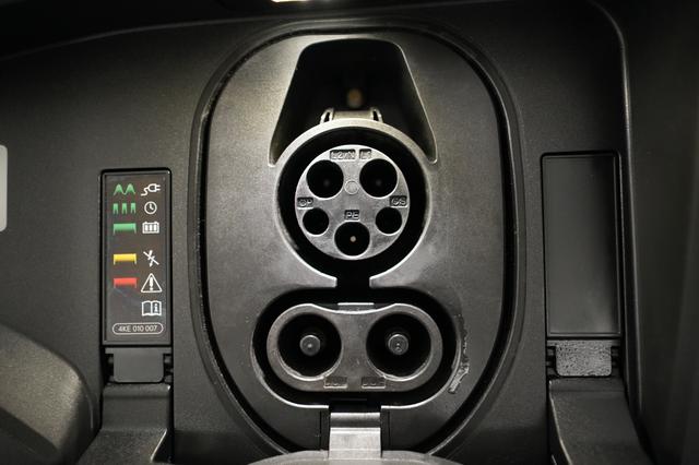 2023 Audi e-tron — photo 8 of 20