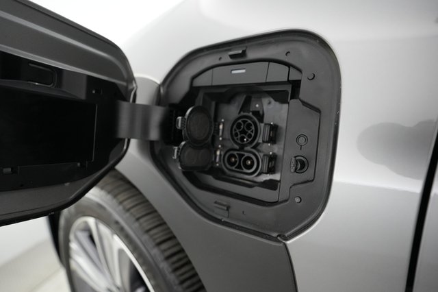 2023 Subaru Solterra — photo 8 of 22