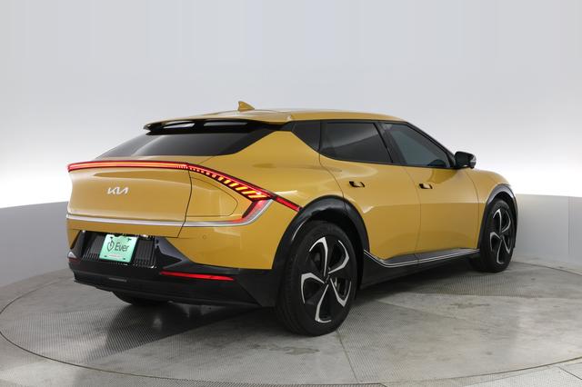 2022 Kia EV6 — photo 2 of 24