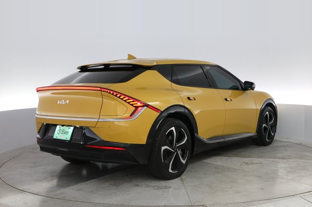 2022 Kia EV6 — photo 2 of 24