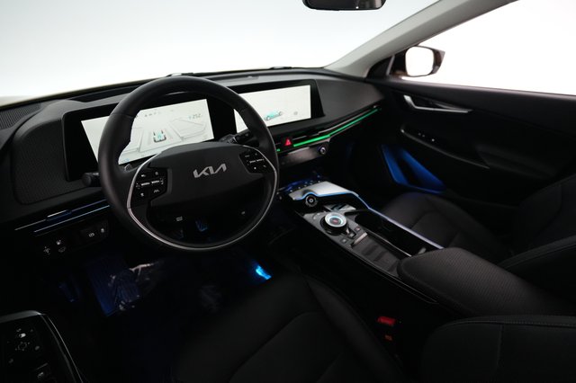 2022 Kia EV6 — photo 18 of 24