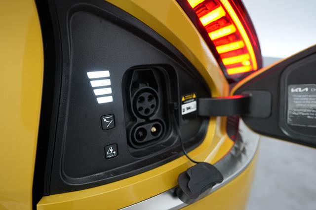 2022 Kia EV6 — photo 8 of 24
