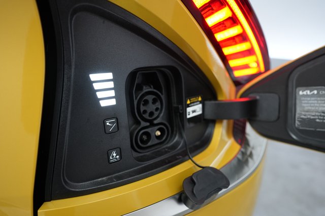 2022 Kia EV6 — photo 8 of 24