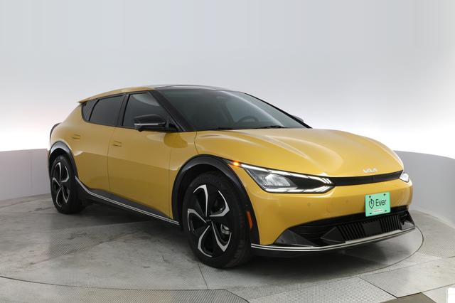 2022 Kia EV6 — photo 10 of 24