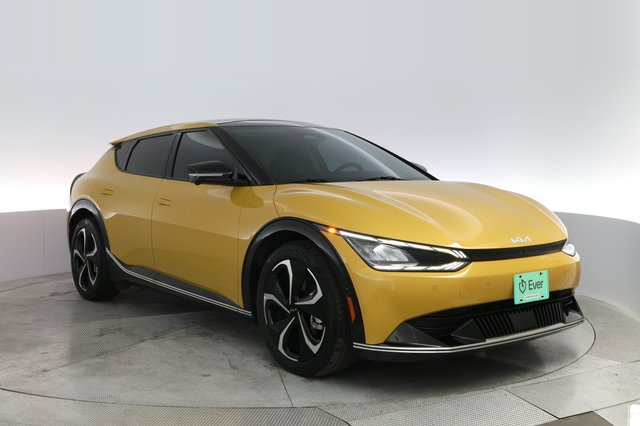 2022 Kia EV6 — photo 10 of 24