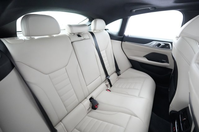 2022 BMW i4 — photo 4 of 23