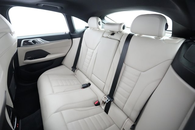 2022 BMW i4 — photo 19 of 23