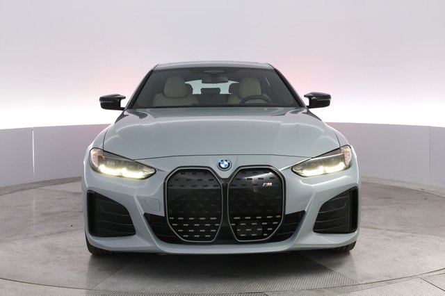 2022 BMW i4 — photo 9 of 23