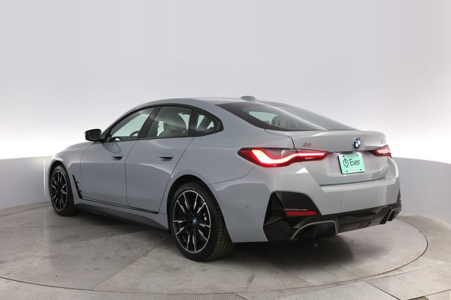 2022 BMW i4 — photo 13 of 23