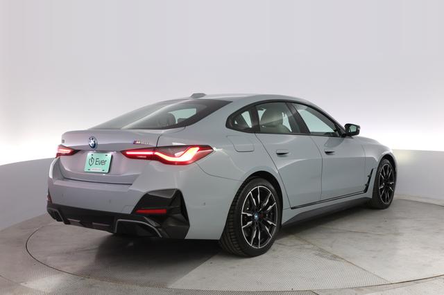 2022 BMW i4 — photo 2 of 23