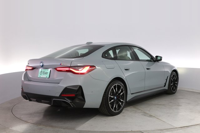 2022 BMW i4 — photo 2 of 23