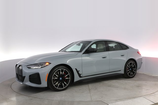 2022 BMW i4 — photo 14 of 23
