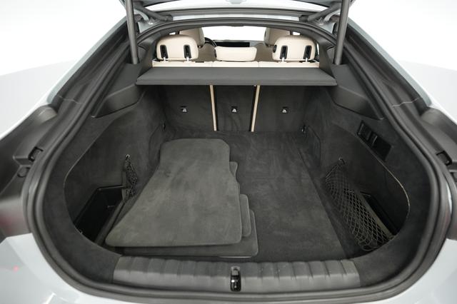 2022 BMW i4 — photo 6 of 23