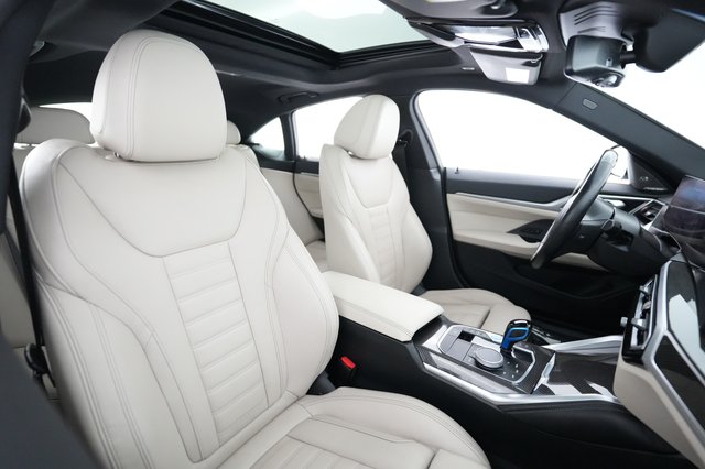 2022 BMW i4 — photo 18 of 23