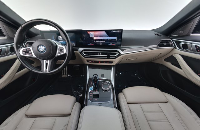 2022 BMW i4 — photo 21 of 23